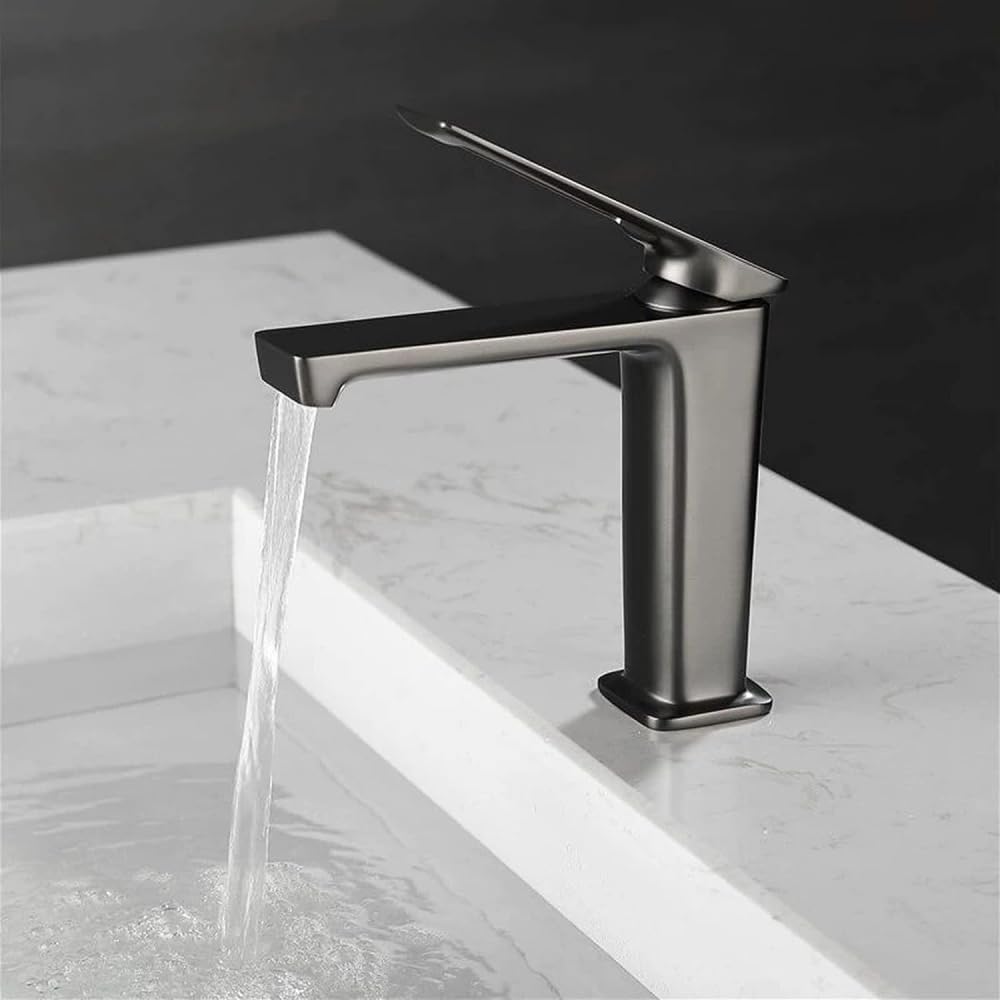 Mitigeur cascade de salle de bain gris pour une ambiance spa moderne et zen