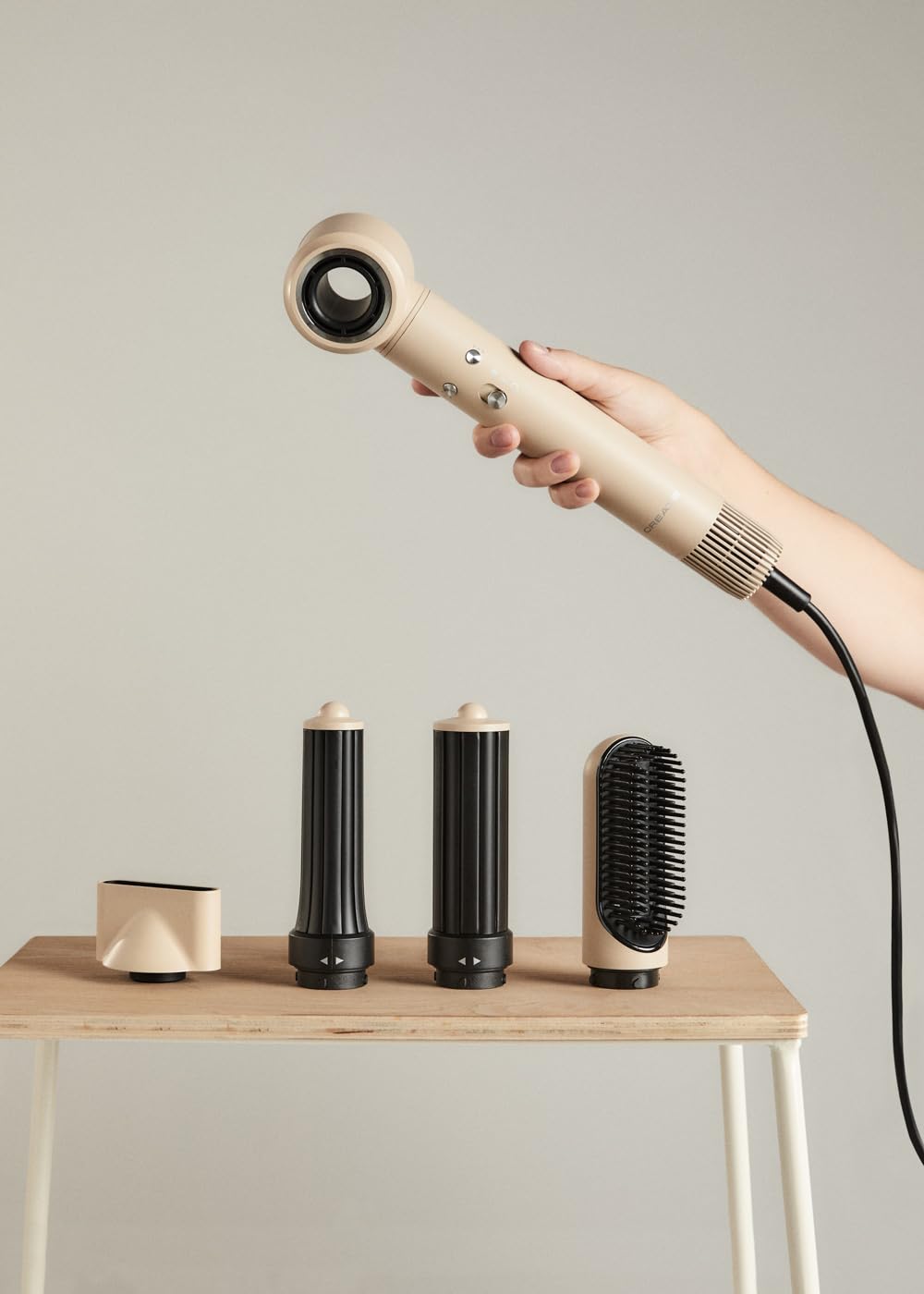 CREATE/ION STYLER PRO/Sèche-cheveux ionique 5 en 1 Sable/Moteur DC Brushless, 3 vitesses, fonction air froid, 3 niveaux de température, étui de rangement, 1300W