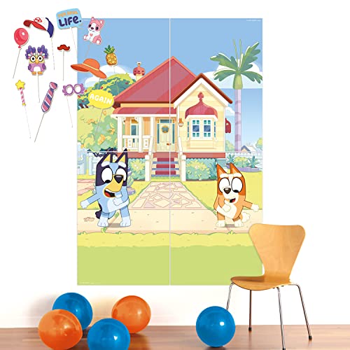 Amscan Bluey Scene-Setter-Set (4 Teile) & 12 Fotorequisiten Papier - 141,2 cm x 203,6 cm - Party-Deko-Set mit Fotohintergrund & Accessoires - Fotowand fĂĽr Kindergeburtstag & Mottoparty
