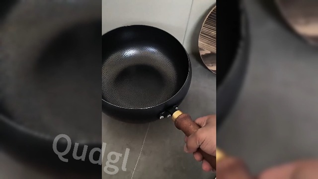 Wok japonés de hierro fundido con tapa y espátula 30 cm miniatura 7