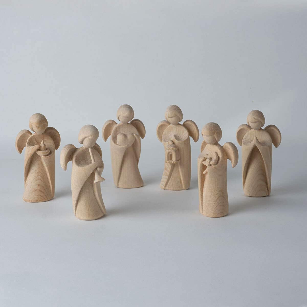 4betterdays.com Angelo custode classico in legno di pino cembro – Artigianato in Alto Adige – Odore di cembro/altezza 9 cm/figura angelo, regalo per battesimo/angelo custode in legno