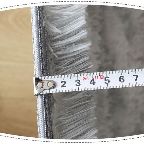 Tapis de chevet doux pour une chambre cocooning gris foncé