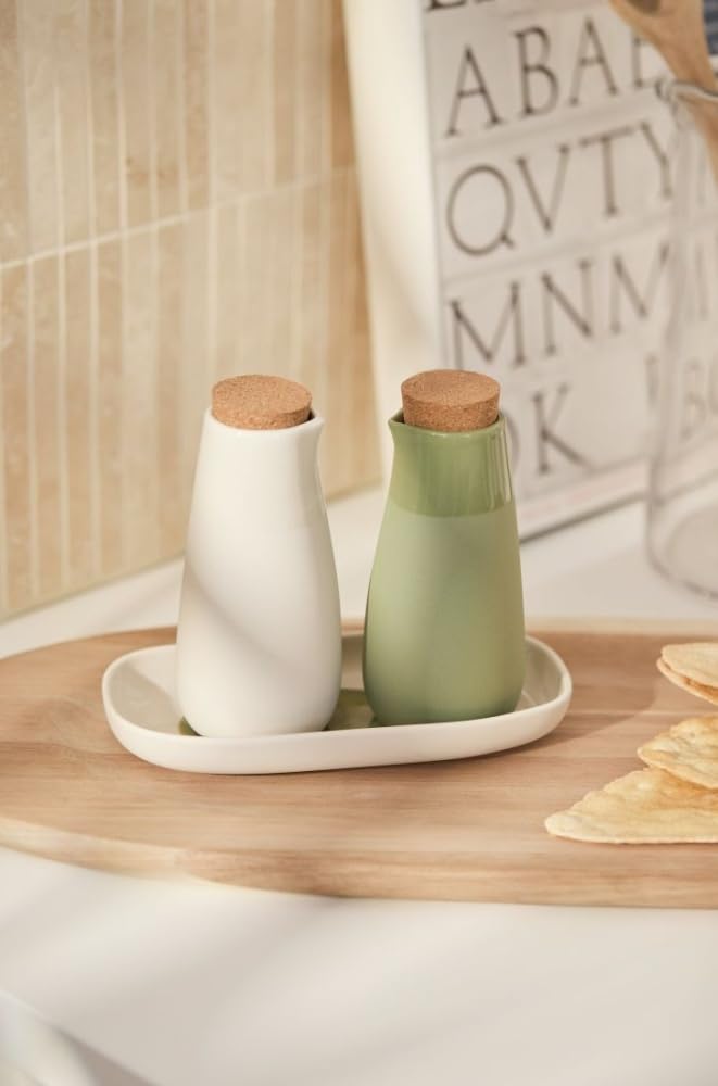 Räder Essig & Öl Menage „Cucina Italiana“ – 3-teiliges Set aus Steinzeug – Ölspender & Essigflasche mit Korkverschluss – Beige & Grün | Steinzeug, Ölspender & Essigflasche, Korkverschluss