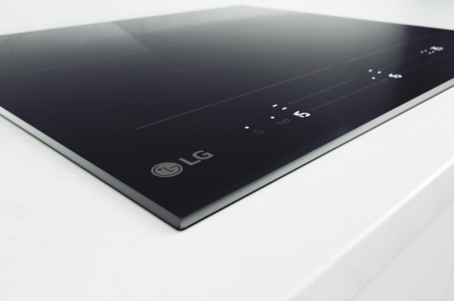 LG CBIZ2437B Piano Cottura Induzione 60cm, Potenza da 2,5 a 7,4kW, 4 Zone Totali, 2 Zone Flex, 15 Livelli di Potenza + Boost, Controlli Touch Slide Indipendenti, Wi-Fi, Vetro Ceramico SCHOTT, Nero