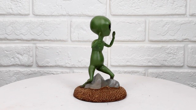 Amazon.com: Ebros Gotcha! Area 51 Bizarre Green ET Roswell UFO
