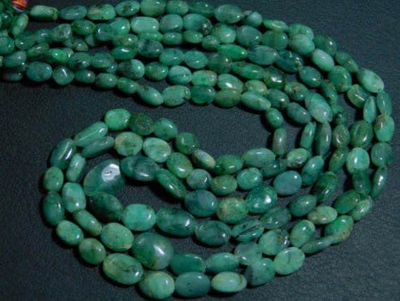 Émeraude brute ovale LKBEADS pour fabriquer un collier bohème chic et élégant au quotidien