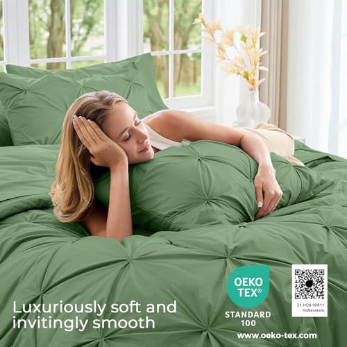 Image of Sasttie King Size Comforter Set, 7-Piece Bed in a Bag, Pintuck Bedding Set for All Season, Includes Comforter, Flat Sheet, Fitted Sheet, Pillowcases and Pillowshams, Green