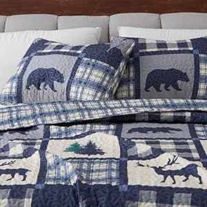 Great Bay Home Lodge Bedspread King Size Quilt with 2 Shams. Cabin 3-Piece Reversible All Season Quilt Set. Rustic Quilt Coverlet Bed Set. Stonehurst Collection. (Navy/Grey) Great Bay Home Lodge Bedspread King Size Quilt with 2 Shams Cabin 3 Piece Reversible All Season Quilt Set Rustic Quilt Coverlet Bed Set Stonehurst Collection NavyGrey