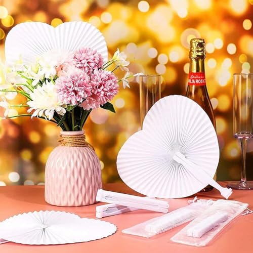Fan pliant en papier blanc en forme de cœur à offrir aux invités de baptême