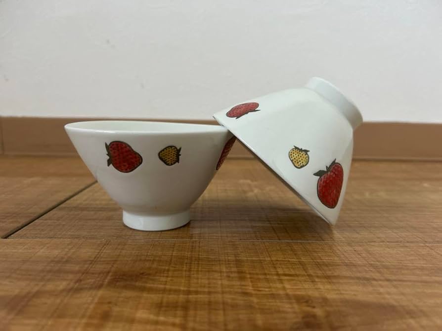 Amazon.co.jp: 波佐見焼 勲山窯 黄&赤 いちご柄 苺 お茶碗 飯碗