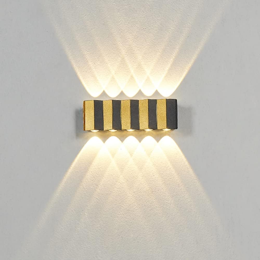 Applique murale extérieure LED idéale pour illuminer porches et patios