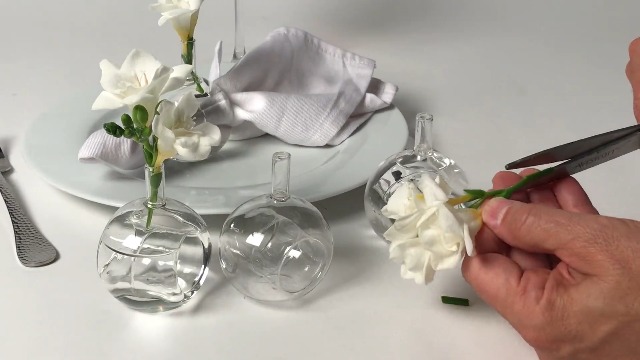 Set Of 4 Clear Acrylic Napkin Rings & Bud Vases - Versatile Table Decor For Weddings & Parties