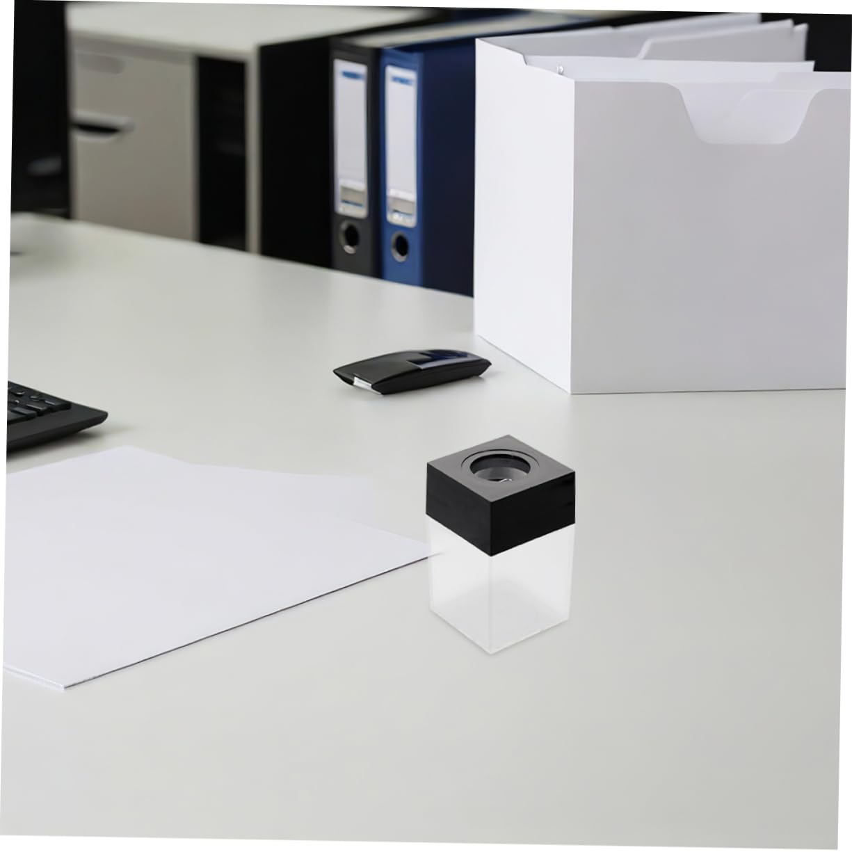 Porta Graffette Magnetico Compatto 12 Pezzi in Plastica Nera, Organizer Quadrato Versatile Design Elegante per Utilizzo Scolastico e Domestico