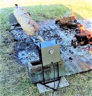 Girarrosto Professionale Elettrico Gigante ALLEGRI® con Velocita Variabile - Leccarda- Spiedo sezione Esagonale spessore 16 mm lunghezza cm 120 con coppia fermacarne 4 punte