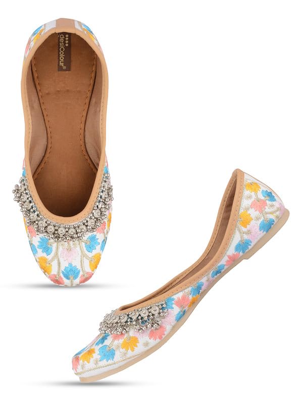 Image of Flat Footwear /Mojari /Punjabi Jutti /Bellies for Women - Embroidered Gungroo