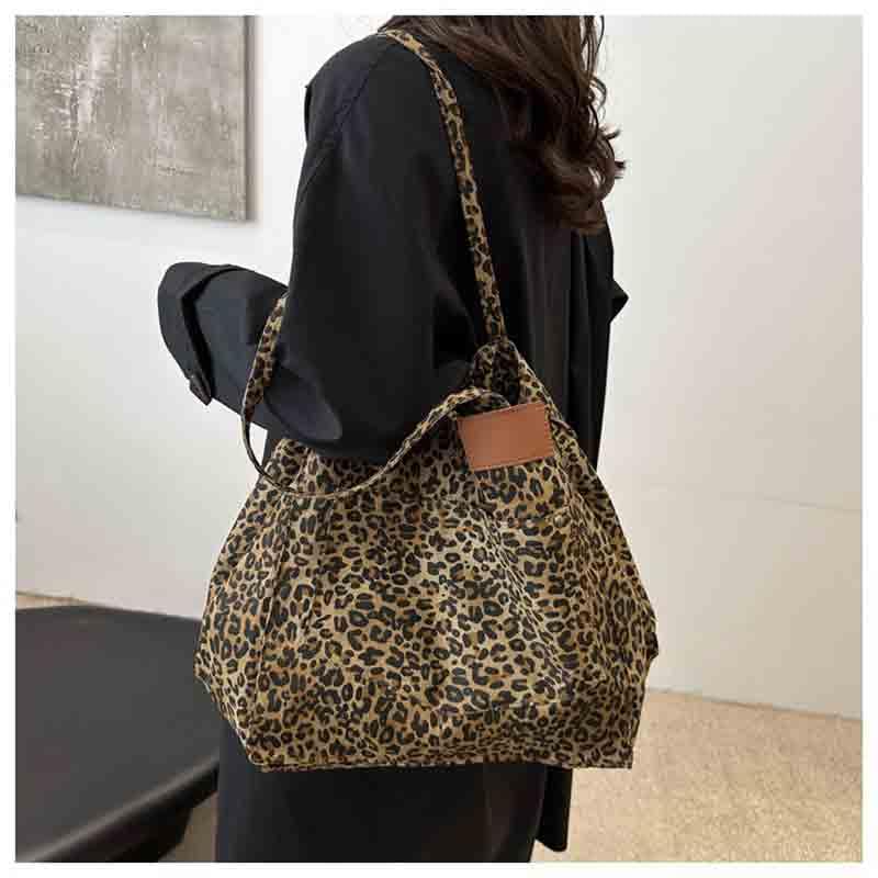 Bolso tote grande de lona con estampado de leopardo para mujer miniatura 3