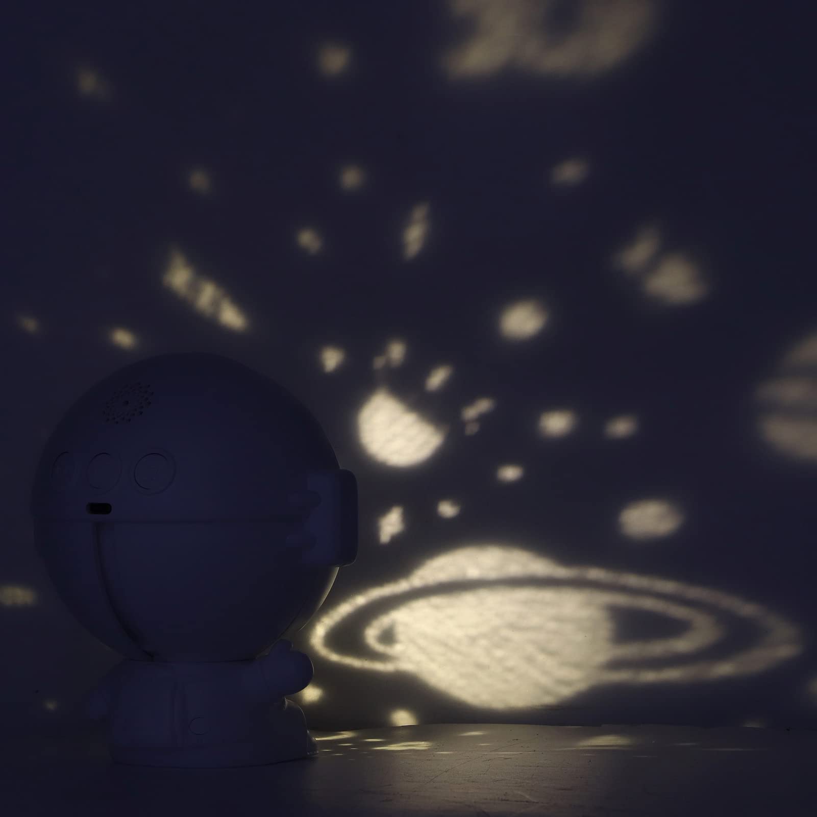 Haofy Proyector de Astronauta Luz de Estrella Giratorio Carga USB Proyector de Astronauta Luz de Estrella con Función de Música 5V 1A Película Deslizante Reemplazable (Blanco)