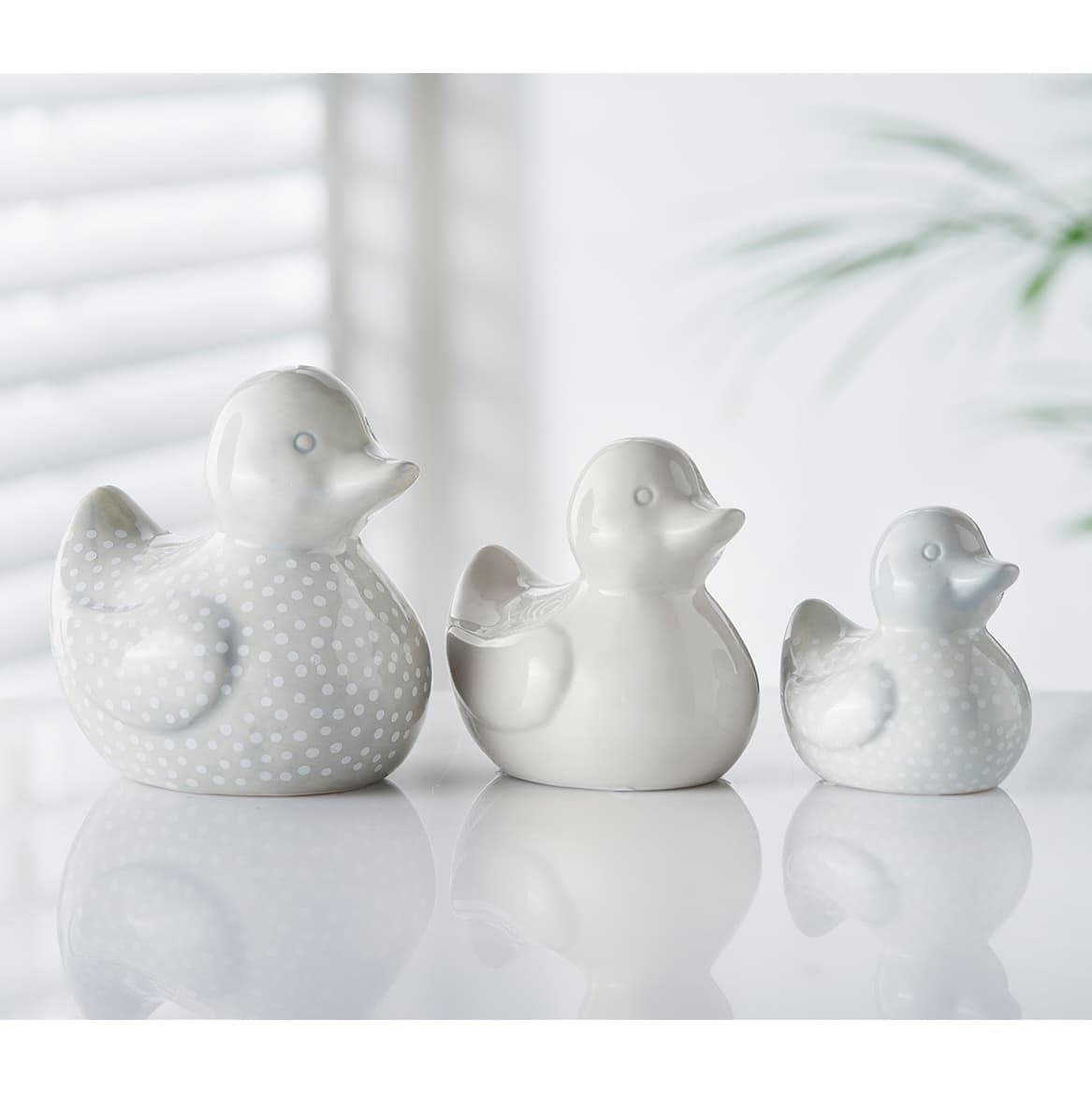 BargainsMania Bathroom Collection Ceramic Ducks 3pk - Spotted - Featuring A Striking Chrome Effect, These Decorative Ducks Are Perfect For Windowsills And Shelving Units