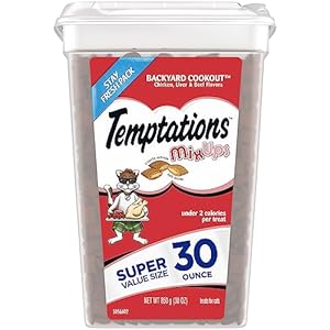 TEMPTATIONS MIXUPS Crunchy and Soft Cat Treats Backyard Cookout Flavor, 30 oz. Tub