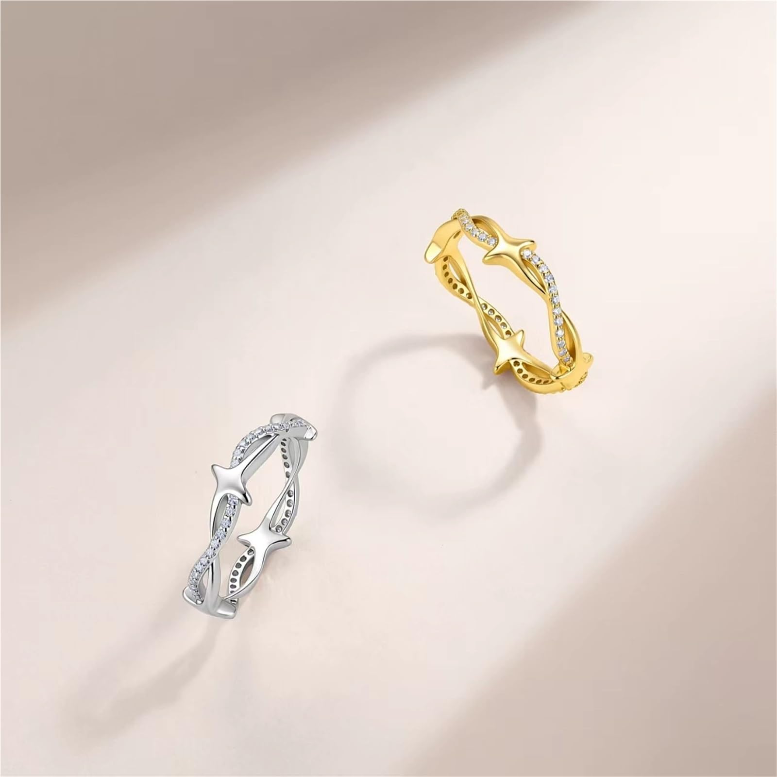 Anillo de moissanita de Doble Estrella retorcida de Plata de Ley 925