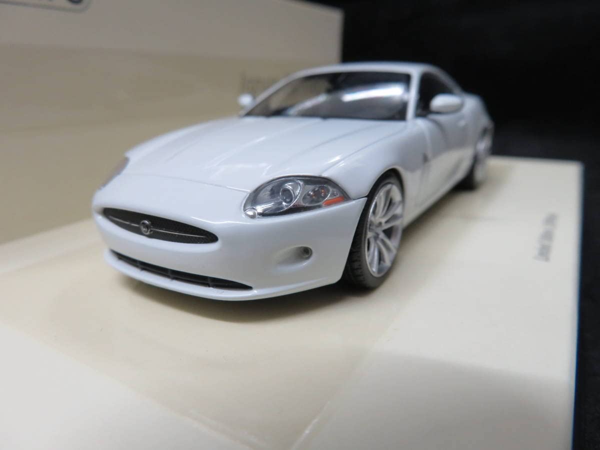限定品 1/43 ミニチャンプス　ジャガー　XK　クーペ リネア　ビアンコ 限定品 1/43 ミニチャンプス ジャガー XK クーペ リネア
