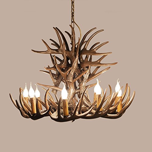Lustre en bois de cerf pour sublimer un plafond haut et sombre