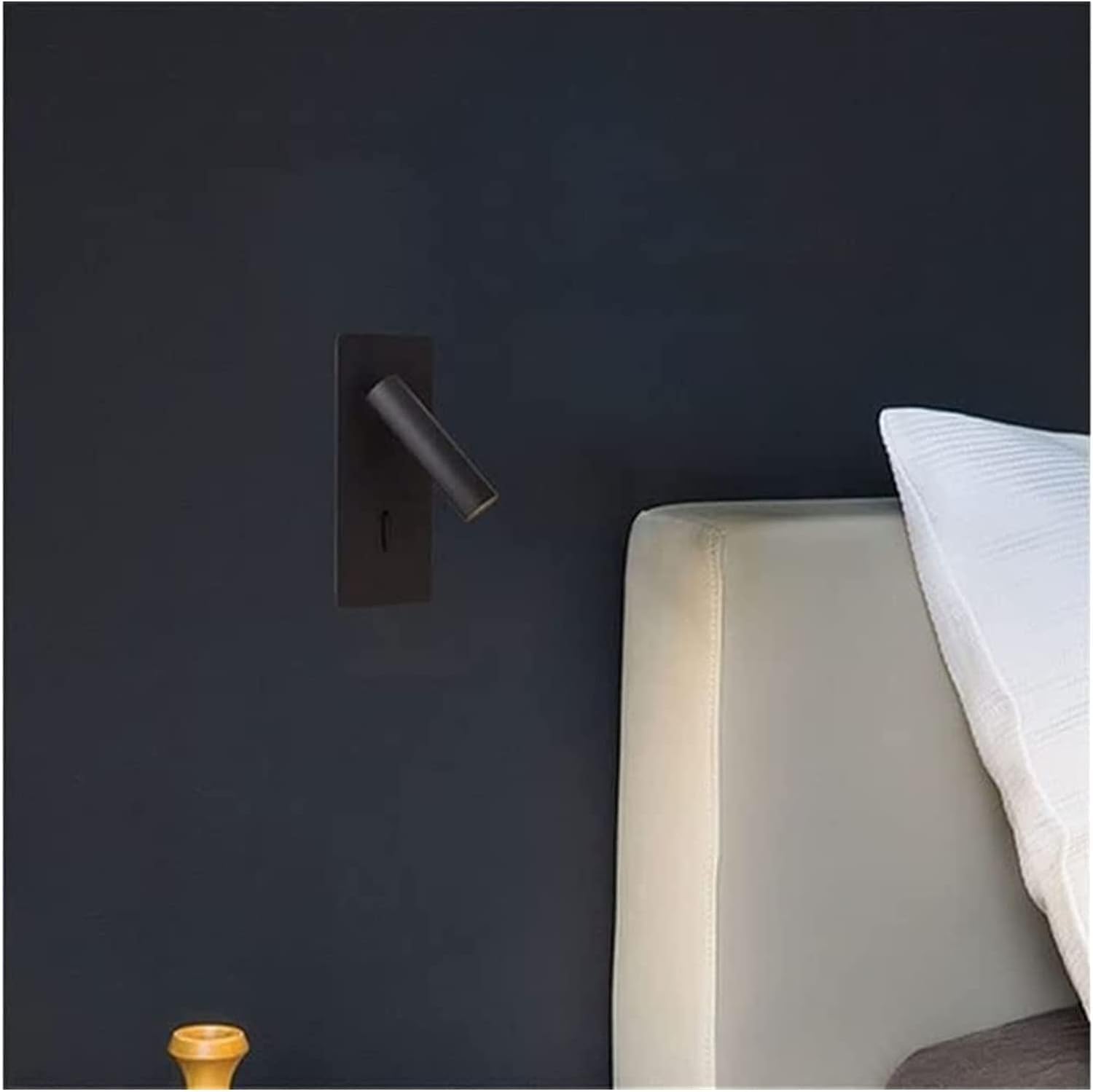 Lampada da lettura minimalista sul comodino Apparecchio di illuminazione spot regolabile montato a LED sulla testiera
