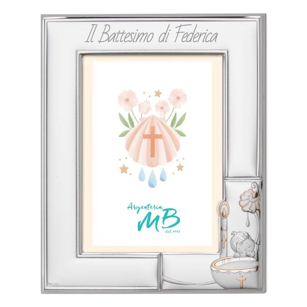 Cornice Portafoto per Il Battesimo Personalizzabile con Incisione del Nome o della Data, Realizzato in Argento PVD con Cero, Bambino, Conchiglia e Fonte Battesimale cm 13 x 18