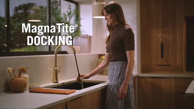 Delta Cordova Touchless Kitchen Faucet with Touch Technology