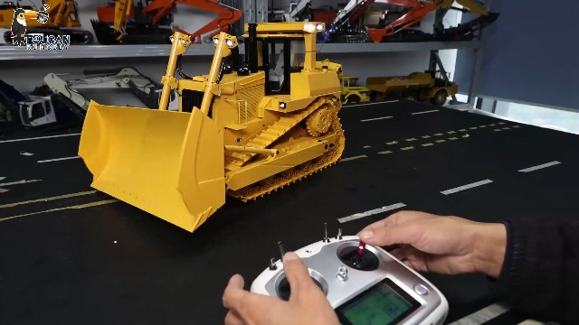 Amazon.com: TOUCAN RC HOBBY 1/14 Metal Hydraulic RC Bulldozer DXR2