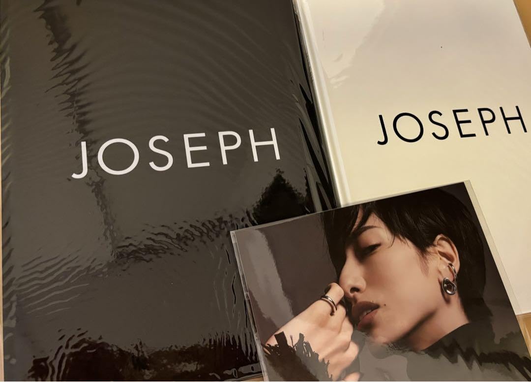Amazon.co.jp: 柚香光 JOSEPH AW23ノベルティ写真集 2冊&カード 