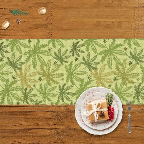Chemin de table de Noël feuilles vertes pour repas de fête en extérieur