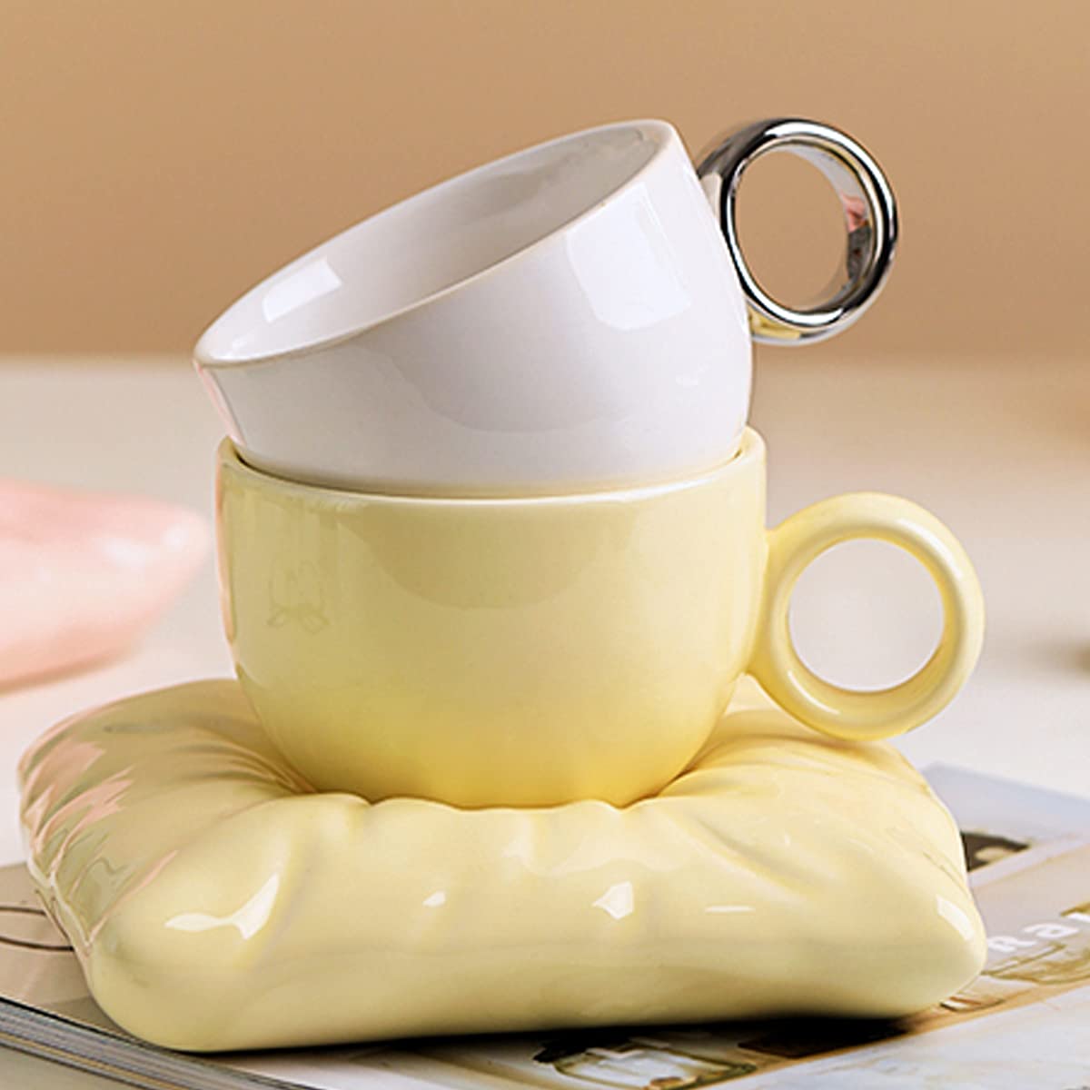 Taza de cerámica con Tapa, Taza de café de cerámica, Taza de té, Taza esmaltada Ideal para té, Leche, Cereales, Chocolate Caliente, Taza con Posavasos Creativo, 200 ml, 1 Pieza, Rosa