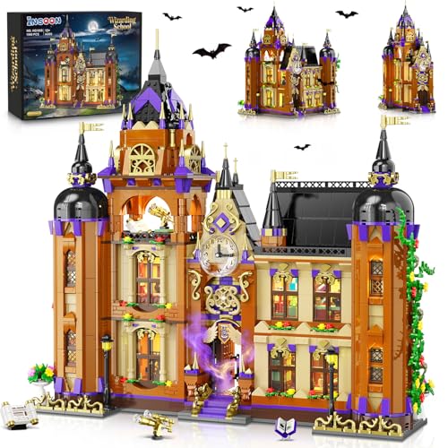 INSOON Kit de Construction d'École Magique avec Lumière, 3 Modes de Style, Grand Château avec Boutique de Potions, 1960 Pièces, Tour d'Horloge, Décor...