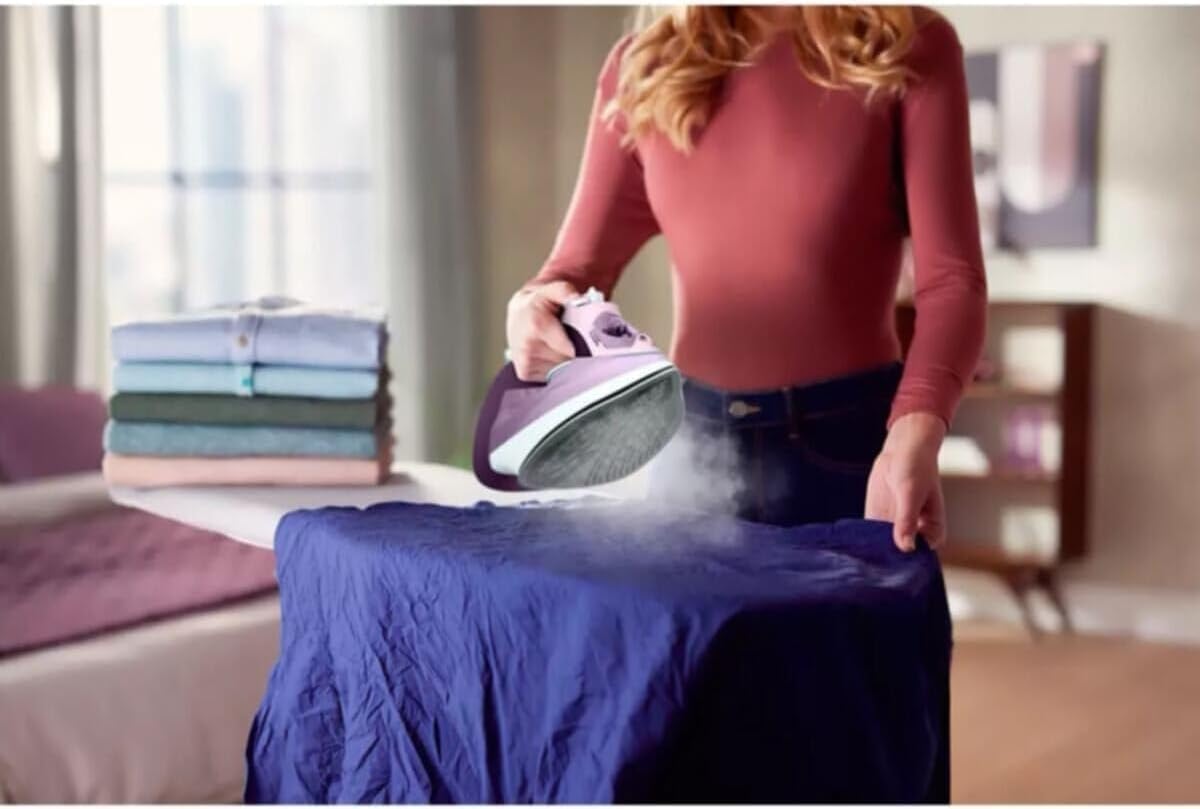 Philips 5000 Serisi Buharlı Ütü – 2400W Güç, SteamGlide Plus Taban, 40 g/dk Sürekli Buhar, 160 g Güçlendirme, Damlama Önleme, Kireç Temizleme Kaydırıcısı (DST5020/30)