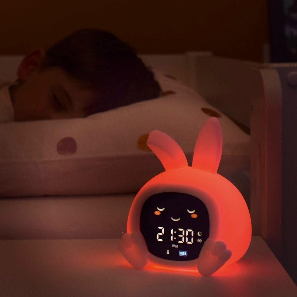 ZAZU Sarah Sleep Trainer per bambini, luce notturna (5 colori), macchina sonora, sveglia con 6 suoni, apertura e chiusura degli occhi, ricaricabile con USB
