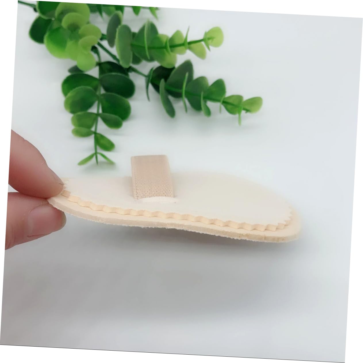 ERINGOGO 1Pc Adjustable Straightener Single Bunion Protector Splint for Toes Fit for Left and Right Comfortable Cushioning for Foot Alignment and Protection