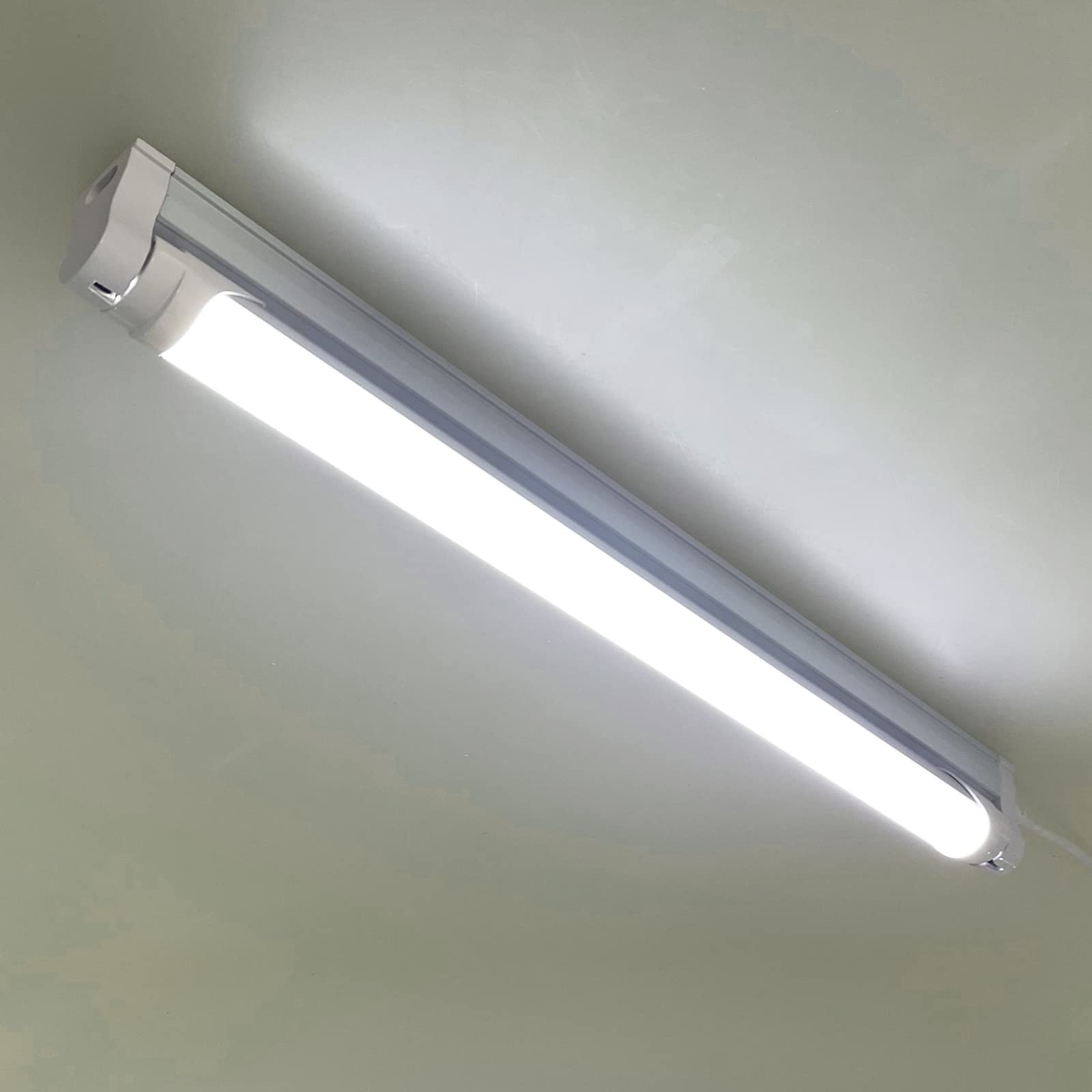 Amazon | 【ACコンセントに差込む電源コード付きで配線工事不要】LED