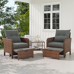 UDPATIO 5-TLG. Rattan Gartenmöbel Set, Balkonmöbel für Kleinen Balkon, inkl. 2 Gepolsterte Sessel, 2 Hocker, 2-stöckiger Kaffeetisch, Wetterfeste Terrassenmöbel für Garten, Terrasse (Braun+Schwarz)
