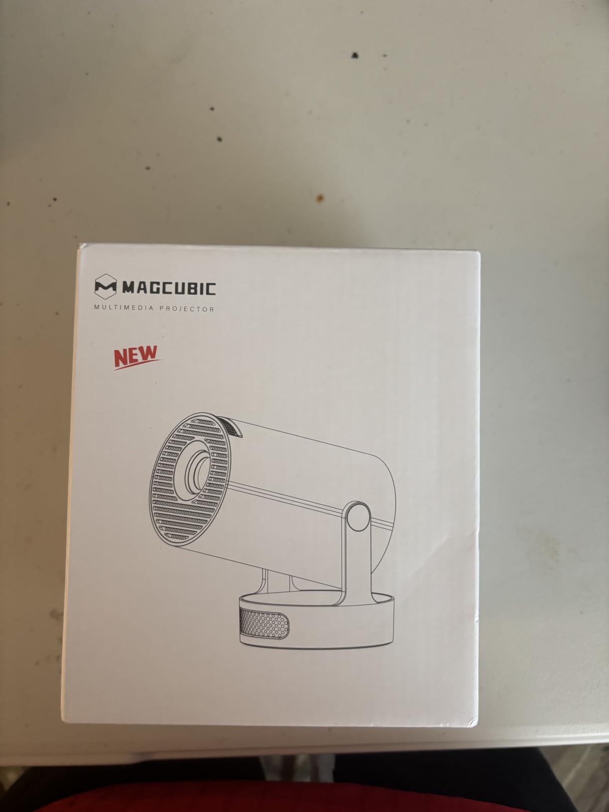 Magcubic projector in box