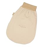 Der praktische Gurtschlitz (zum einfachen Anschnallen im Autositz) wird durch eine Schutzlasche abgedeckt, die verhindert, dass Dein Baby seine Füßchen herausstrampelt