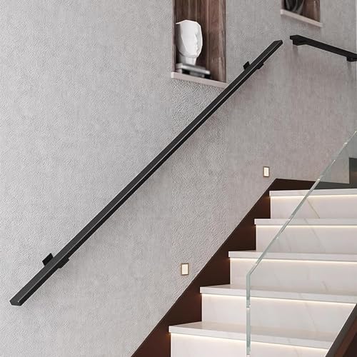 Garde-corps en fer pour escalier intérieur sécurisant les pas des aînés