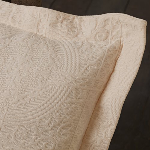 Superior Cotton Fleur De Lis Bedspread Set, Warm Blankets, All-Season Bedding, Bedroom Decor, Decorative Boho Medallion Coverlet, Includes 1 Bedspread, 2 Pillow Shams, Queen, Peach