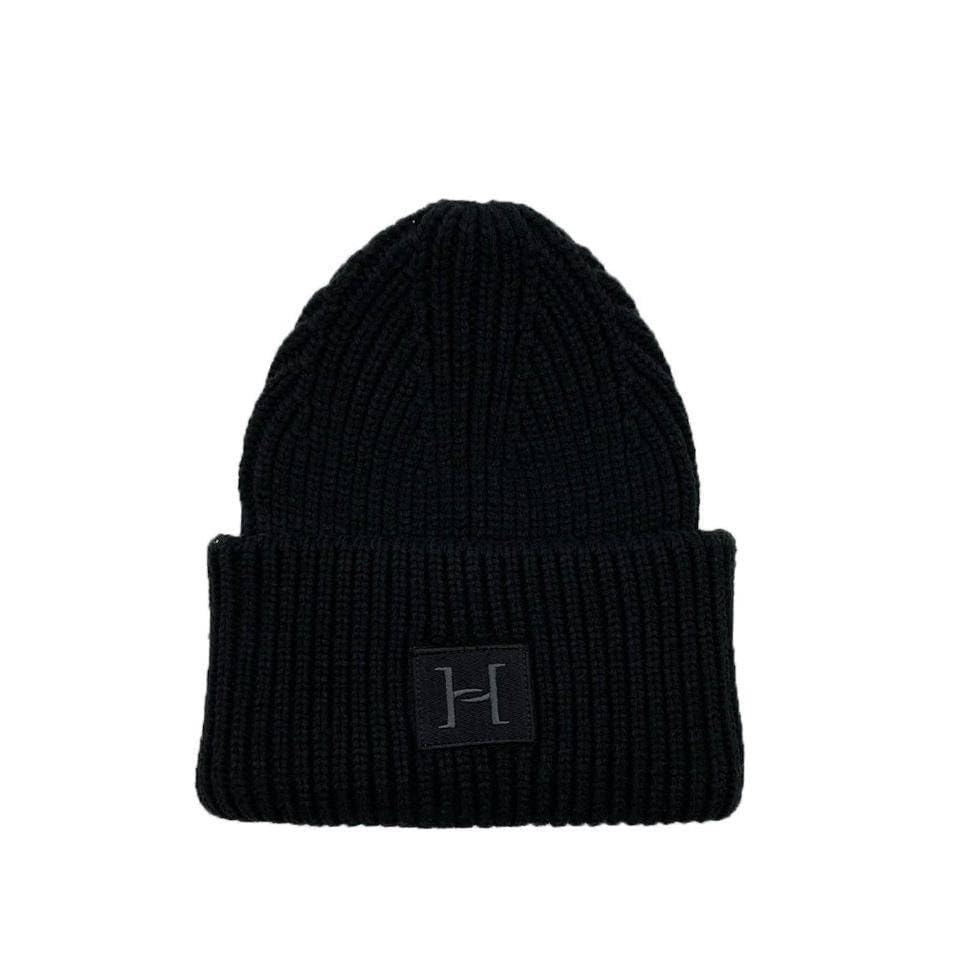 Beanie black de haute qualité : bonnet noir aux finitions soignées