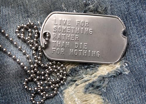 Personalisierte Erkennungsmarke 'World War 2' und eigenem Text | Dog Tag Kette mit Prägung | inkl. Kette & Silencer im Set | Unterschiedliche individuelle Texte und Motive möglich (World War 2)