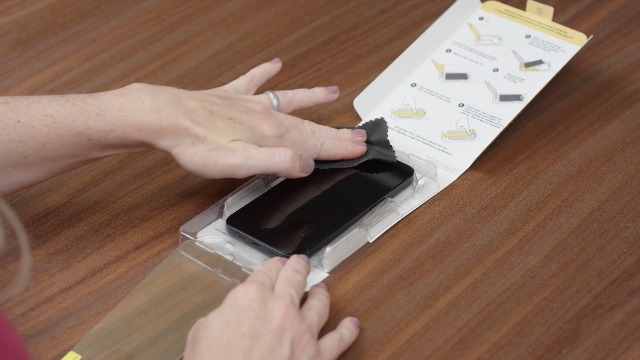 OtterBox Pellicola Vetro Temperato Per IPhone 14 Pro – Antimicrobica, Resistente A Cadute E Graffi