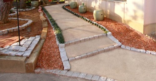 雑草対策に 固まる土 砂 をdiyで施行 草抜きから解放されたい男