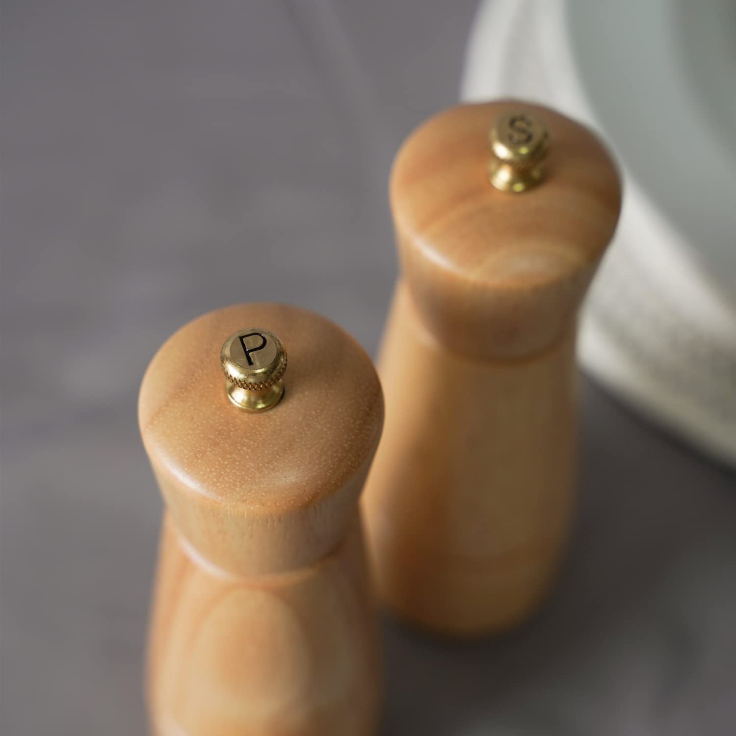 Macina Sale e Pepe, Macina Sale Regorabile in Ceramica, Macina Pepe in Acciaio Inossidabile, Legno di Gomma, Altezza 16,5 cm, Diametro del Fondo 5 cm (il Vassoio NON è Incluso)