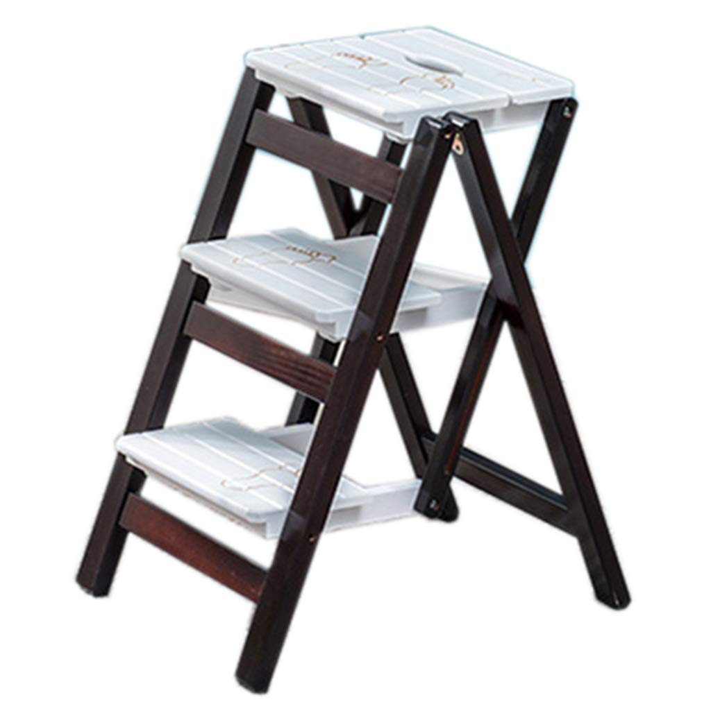 Chaise escabeau pour atteindre les placards hauts de cuisine