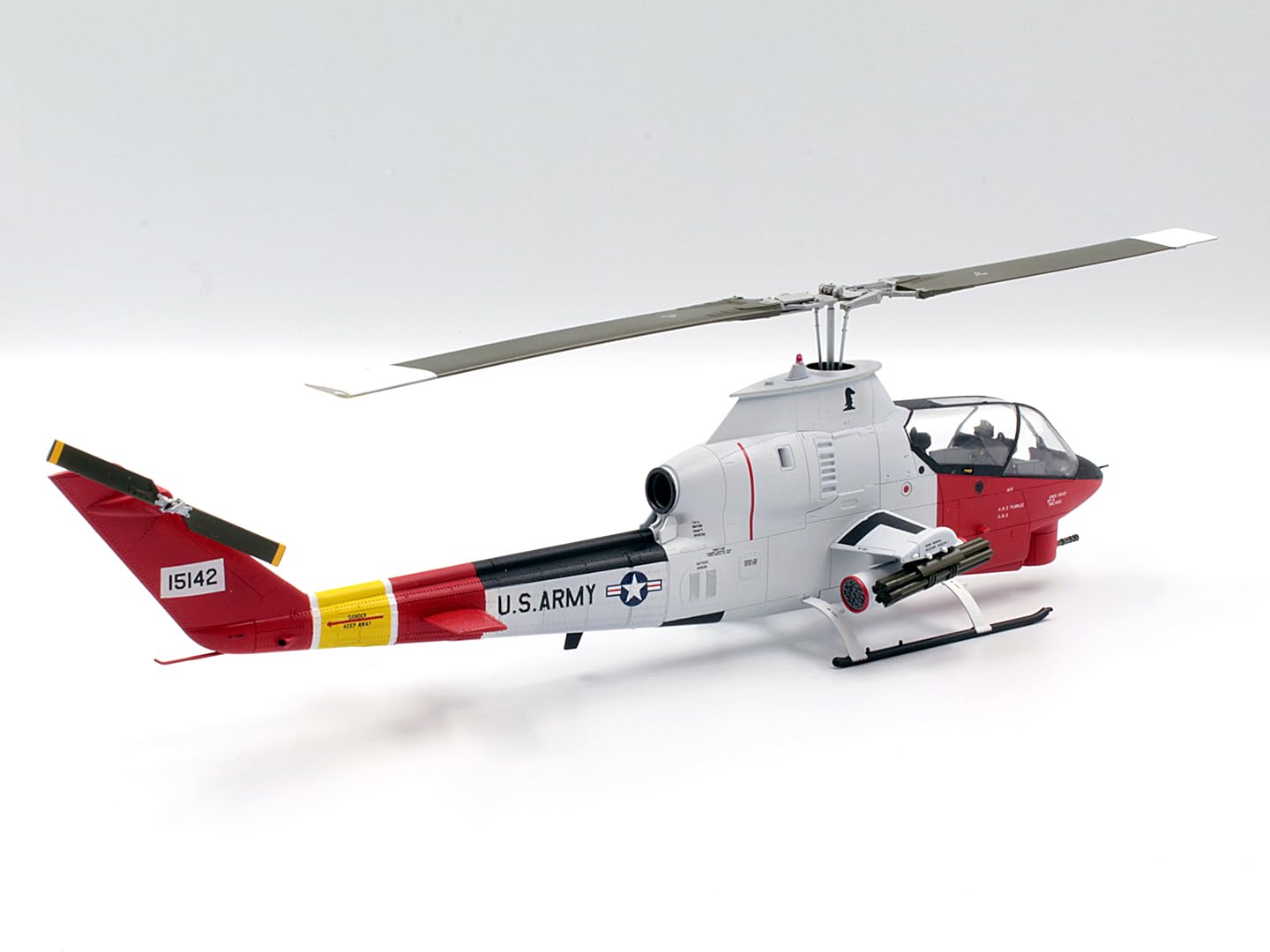Amazon | ICM 32063 プラスチック航空機モデル AH-1G 'Arctic Cobra